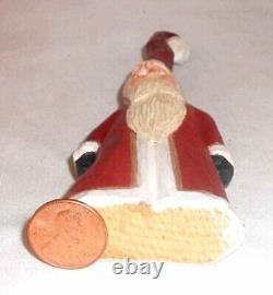 Figure de Père Noël en bois peint polychrome sculptée à la main par Doug Shaw