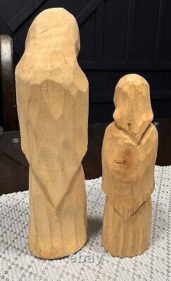 Figures d'art populaire polonais par Jan Pawlowski, sculptées à la main, signées et datées 1986