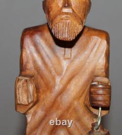 Figurine De L'homme De Bois Sculpté À La Main D'europe
