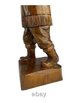 Figurine Sculptée à la Main de l'Artiste Folk Canadien Gaston Turcotte Signée, Manque un Bâton