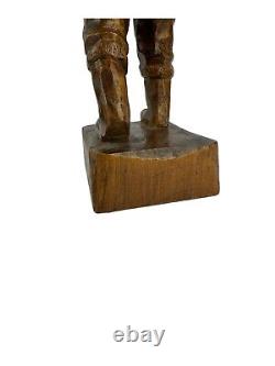 Figurine Sculptée à la Main de l'Artiste Folk Canadien Gaston Turcotte Signée, Manque un Bâton