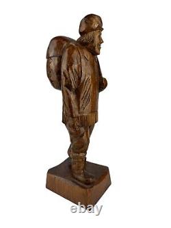 Figurine Sculptée à la Main de l'Artiste Folk Canadien Gaston Turcotte Signée, Manque un Bâton