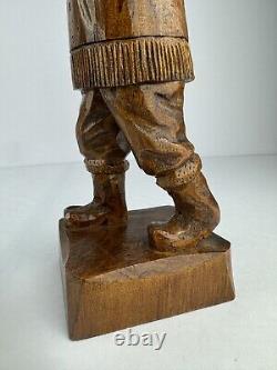 Figurine Sculptée à la Main de l'Artiste Folk Canadien Gaston Turcotte Signée, Manque un Bâton