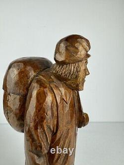 Figurine Sculptée à la Main de l'Artiste Folk Canadien Gaston Turcotte Signée, Manque un Bâton