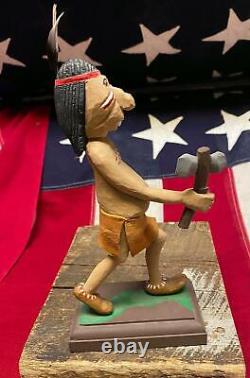Figurine amérindienne en bois sculpté, art populaire vintage, avec maquillage de guerre - RE Bachman