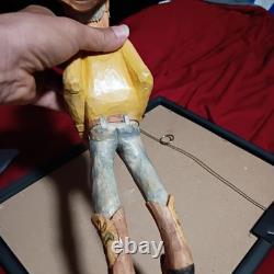 Figurine d'art populaire cowboy en bois sculpté à la main vintage signée par l'artiste déco rustique