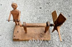 Figurine d'homme en bois sculpté de tourniquet antique, art populaire des années 1920-1940