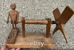 Figurine d'homme en bois sculpté de tourniquet antique, art populaire des années 1920-1940