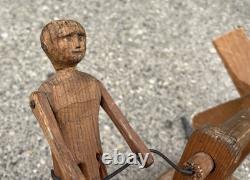 Figurine d'homme en bois sculpté de tourniquet antique, art populaire des années 1920-1940
