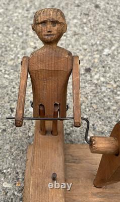 Figurine d'homme en bois sculpté de tourniquet antique, art populaire des années 1920-1940