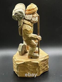 Figurine de bûcheron / randonneur en bois sculpté à la main de 1991 Art populaire signé par l'artiste 9.5 T
