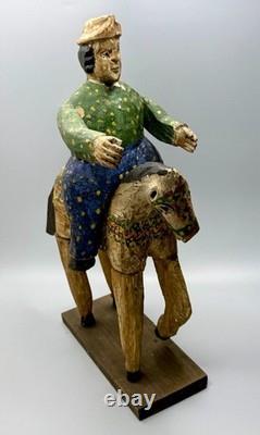 Figurine de cavalier en bois sculpté et peint, art populaire guatémaltèque vintage, 17 pouces