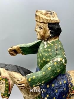 Figurine de cavalier en bois sculpté et peint, art populaire guatémaltèque vintage, 17 pouces