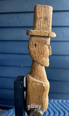 Figurine de danse antique en bois sculpture d'art populaire vers 1930 haute avec support