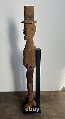 Figurine de danse antique en bois sculpture d'art populaire vers 1930 haute avec support