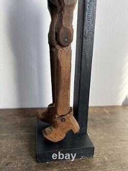 Figurine de danse antique en bois sculpture d'art populaire vers 1930 haute avec support