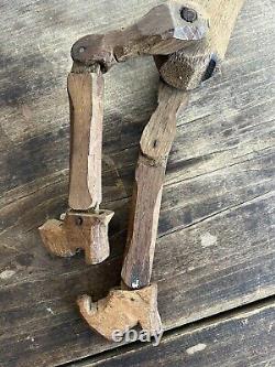 Figurine de danse antique en bois sculpture d'art populaire vers 1930 haute avec support