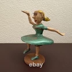 Figurine de femme en bois peint sculptée à la main vintage, poupée d’art populaire, figurine primitive