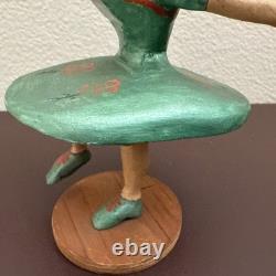 Figurine de femme en bois peint sculptée à la main vintage, poupée d’art populaire, figurine primitive
