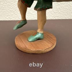 Figurine de femme en bois peint sculptée à la main vintage, poupée d’art populaire, figurine primitive