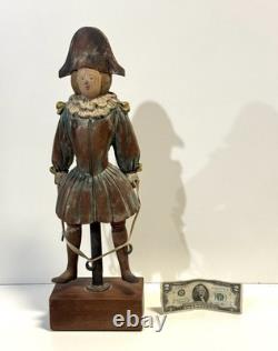 Figurine en bois sculpté de bouffon de cour d’art populaire italien vintage Sarreid Ltd.