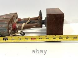 Figurine en bois sculpté de bouffon de cour d’art populaire italien vintage Sarreid Ltd.