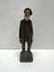 Figurine En Bois Sculptée à La Main, Personnage Vintage D'art Populaire En Vêtements Rustiques