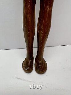 Figurine en chêne sculptée à la main de l'art populaire du 19e siècle