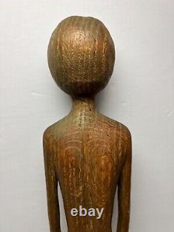 Figurine en chêne sculptée à la main de l'art populaire du 19e siècle