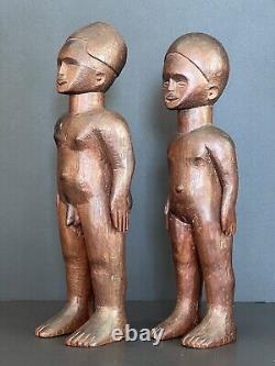 Figurines d'ancêtres (Vintage, 20ème siècle) Art populaire en bois vendues par paire