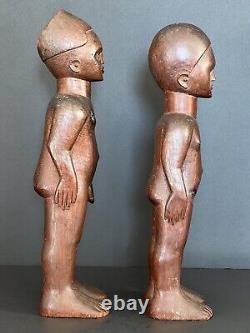 Figurines d'ancêtres (Vintage, 20ème siècle) Art populaire en bois vendues par paire
