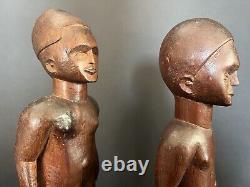 Figurines d'ancêtres (Vintage, 20ème siècle) Art populaire en bois vendues par paire