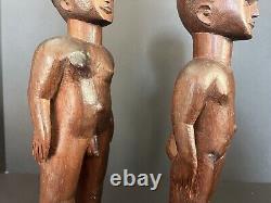 Figurines d'ancêtres (Vintage, 20ème siècle) Art populaire en bois vendues par paire