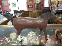 Fin Des Années 1930 Standing Folkart Carved Horse