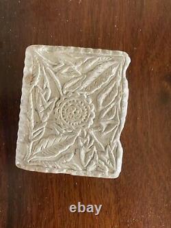 Fine Miniature American Folk Art Carvé Stone Livre Pays Primitif