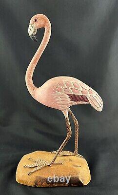 Flamant rose en bois sculpté à la main, art populaire vintage, signé