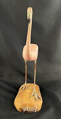 Flamant rose en bois sculpté à la main, art populaire vintage, signé