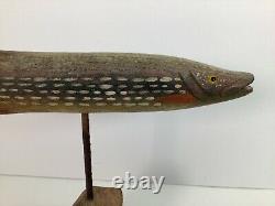 Folk Art Bois Sculpté Et Peint Pike Fish 10 Pouces De Long