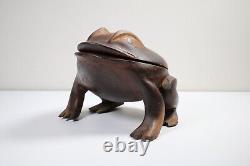 Frog en bois folklorique antique sculptée à la main avec couvercle