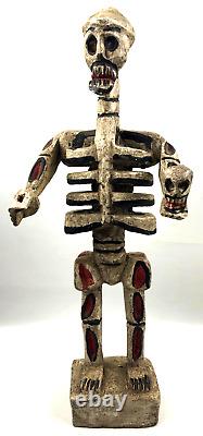 Grand 17 Squelette D'art Populaire En Bois Sculpté Et Peint Du Guatemala