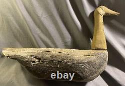 Grand canard de pêche folklorique antique sculpté et peint