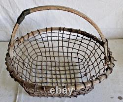Grand panier à coques en bois et métal, artisanal, folk art ancien, avec manche sculpté, Cape Cod