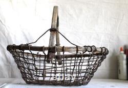 Grand panier à coques en bois et métal, artisanal, folk art ancien, avec manche sculpté, Cape Cod