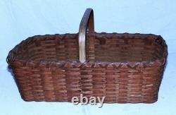 Grand panier à coques en bois et métal, artisanal, folk art ancien, avec manche sculpté, Cape Cod