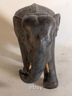 Grande sculpture en bois massif texturée d'éléphant 19 pouces sculptée à la main, art populaire vintage