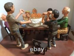 Grande sculpture en bois sculptée d'art populaire, homme âgé, fête d'anniversaire, humoristique