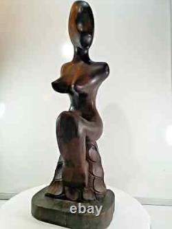 Grande statue vintage en bois massif sculptée à la main de dame nue en art populaire