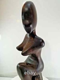 Grande statue vintage en bois massif sculptée à la main de dame nue en art populaire