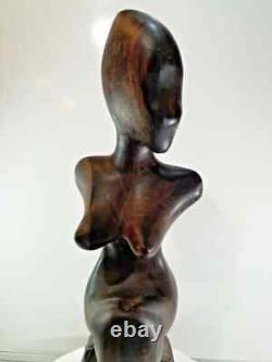 Grande statue vintage en bois massif sculptée à la main de dame nue en art populaire