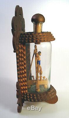 Jésus Sur La Croix Folk Art, Comique, Whimsey Dans Une Bouteille Avec Chip Sculpté Stand